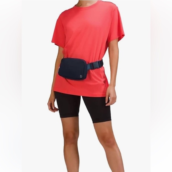 lululemon athletica Handbags - Lululemon Everywhere Black Belt Bag L1